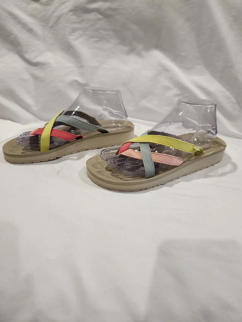 Minnetonka Hanna 2.0 Multicolor Crisscross Slide Size 8 NWOT